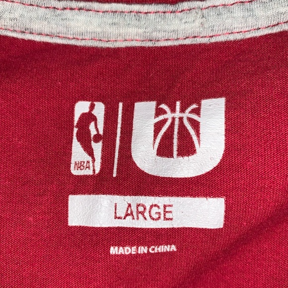 🛍 4/$20 Cleveland Cavs Graphic Tee - Picture 2 of 2